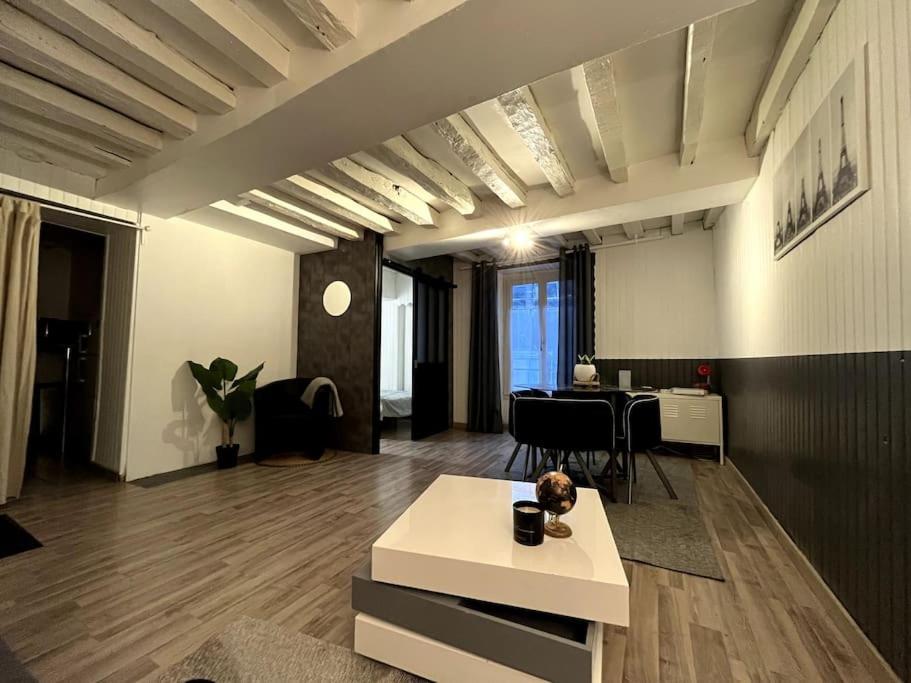 The Red And Black Retreat - Fontainebleau Center Extérieur photo