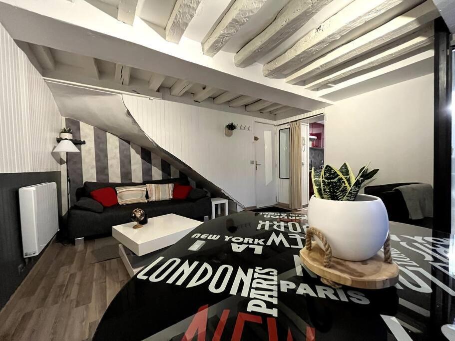 The Red And Black Retreat - Fontainebleau Center Extérieur photo