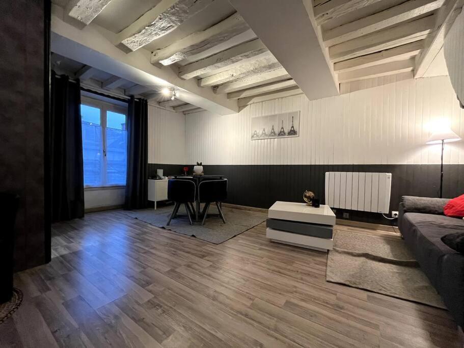 The Red And Black Retreat - Fontainebleau Center Extérieur photo