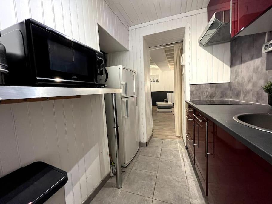 The Red And Black Retreat - Fontainebleau Center Extérieur photo